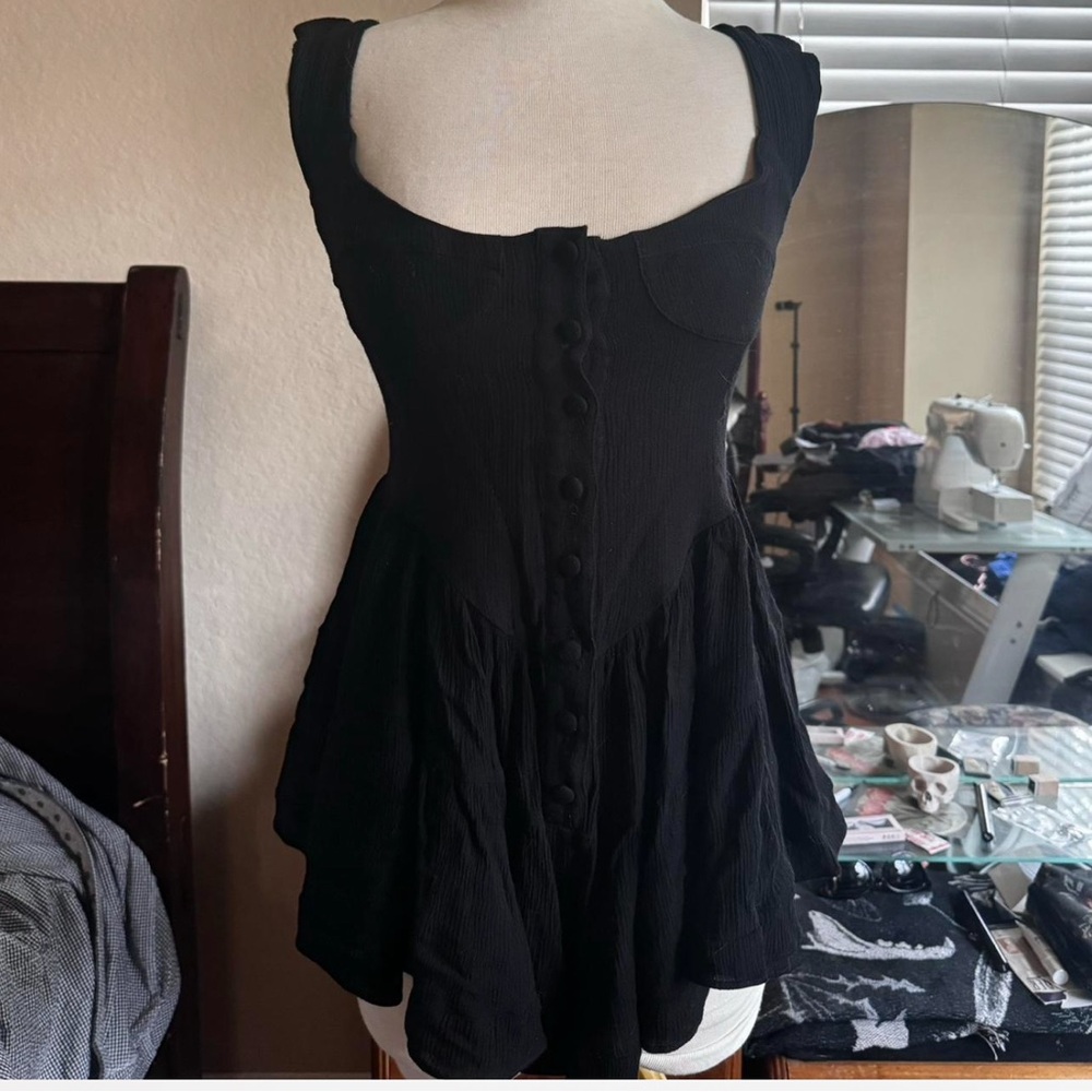 Black Sleeveless Button-Down Dress